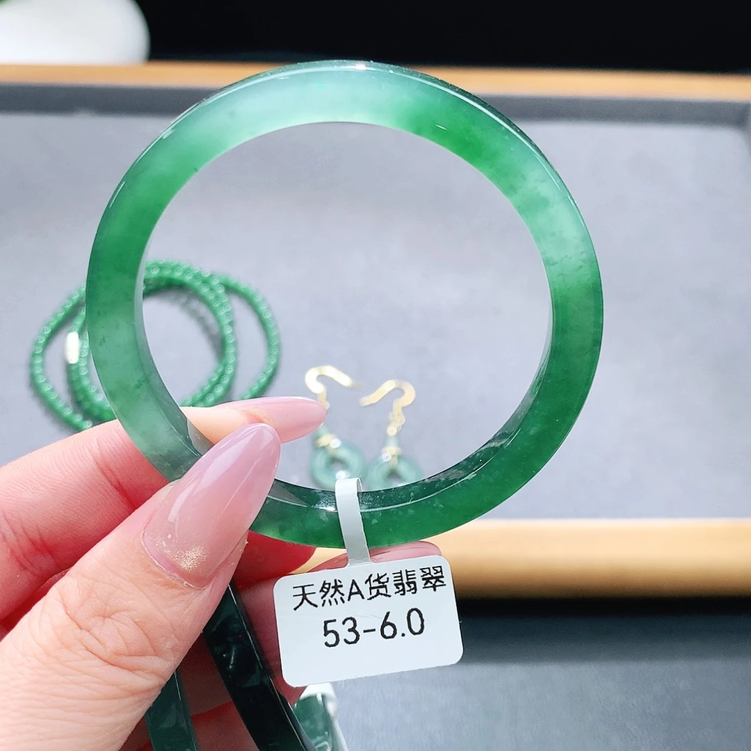 未镶嵌手镯（圆镯）翡翠