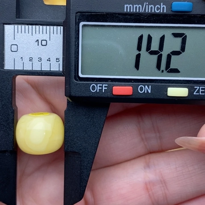 未镶嵌蜜蜡裸石白花老型