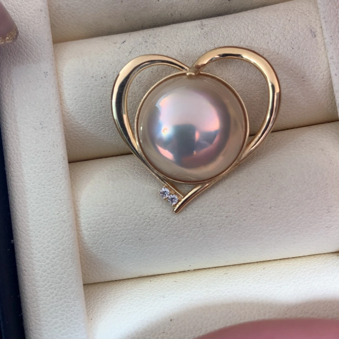 18K金镶嵌拼合珍珠（马贝珠）颈饰