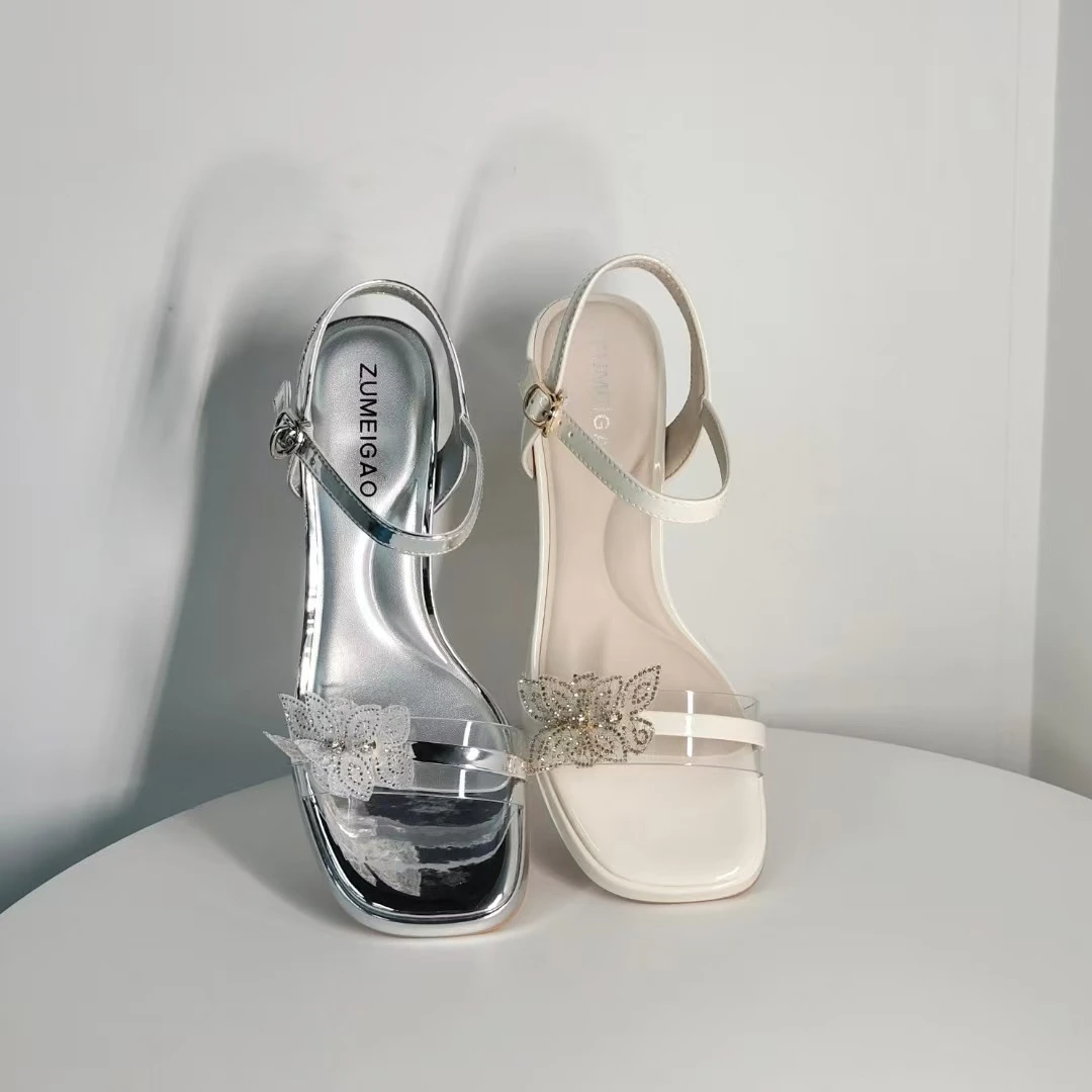 2025年当季新款时尚白色休闲鞋子气质百搭细跟露趾一字带