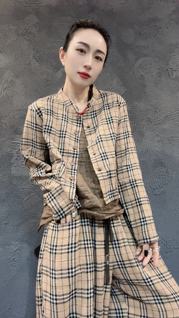 原创新款杏色格纹长袖短开衫（定制款）
