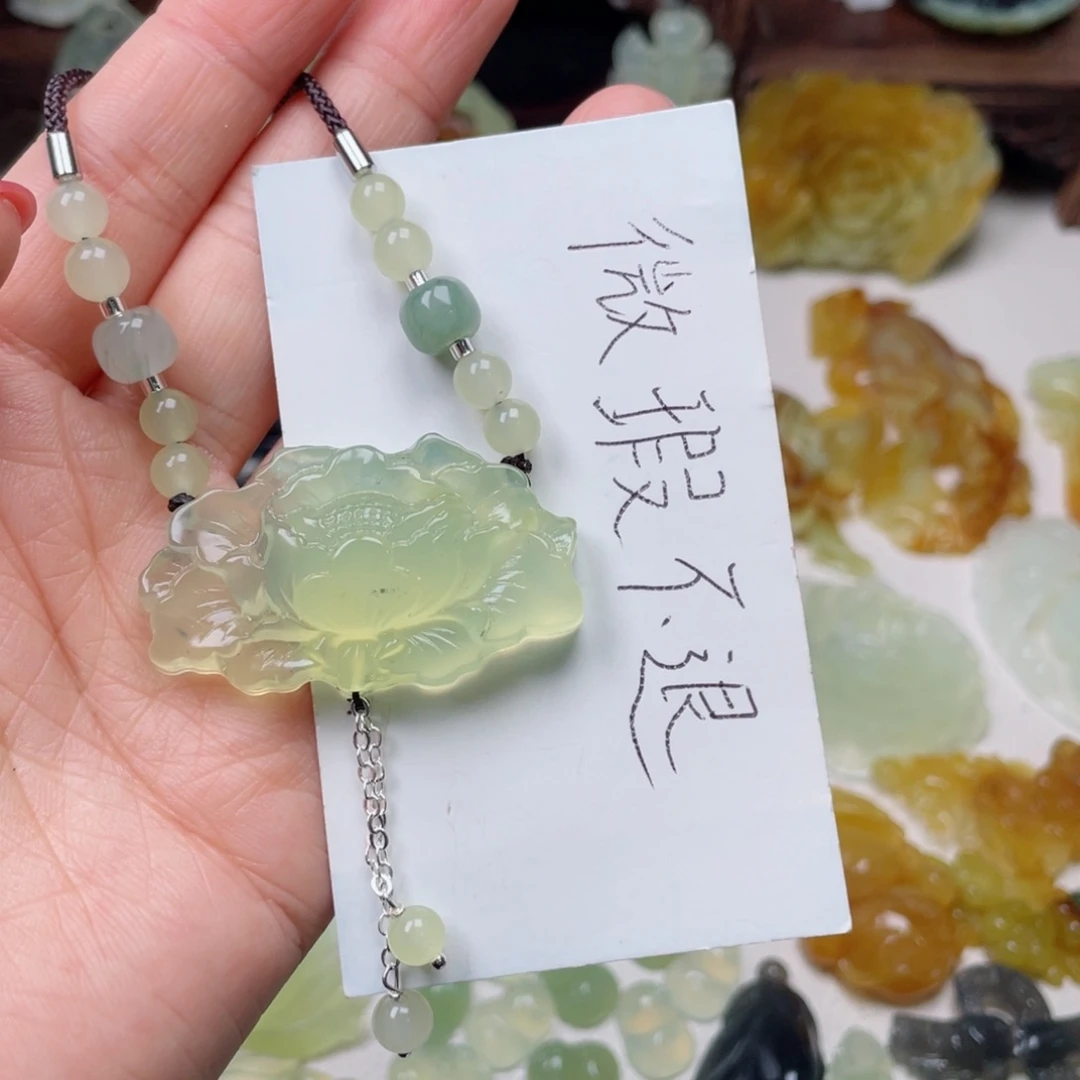 蛇纹石玉颈饰未镶嵌