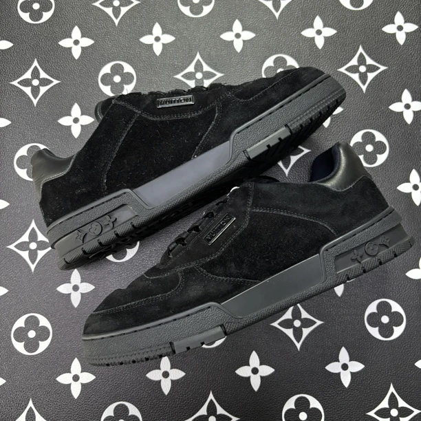 95新 LouisVuitton/路易威登 40/40.5欧码黑武士麂皮trainer板鞋