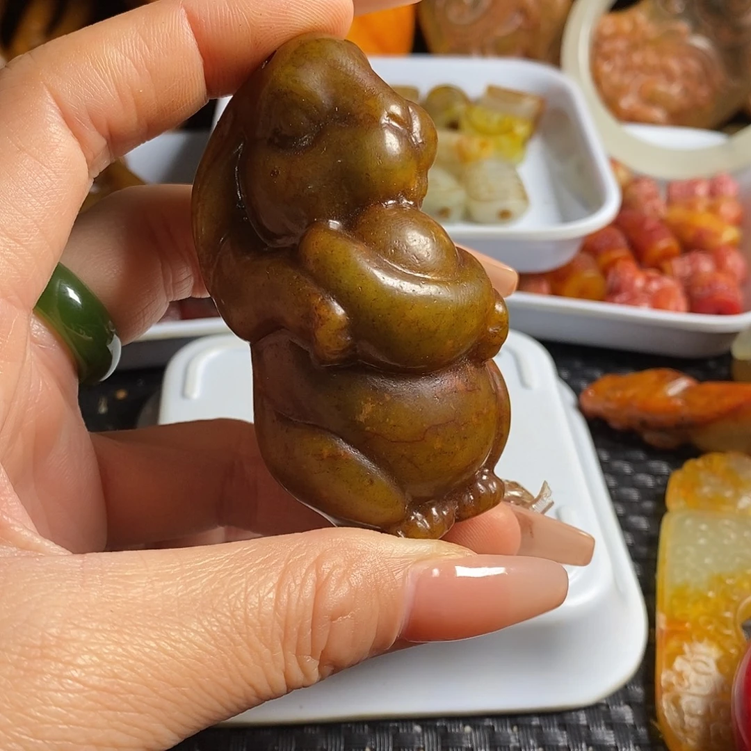 岫岩老玉（透闪石质玉）未镶嵌珠宝奇石