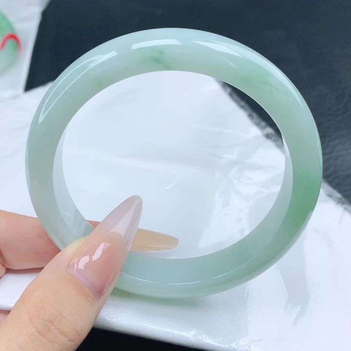 翡翠手镯未镶嵌61-62圈口