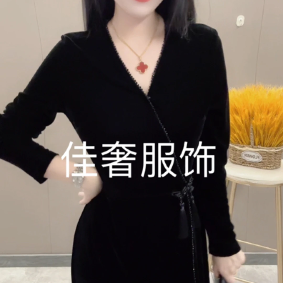 新中式丝绒盘扣V领长款遮肉显瘦连衣裙