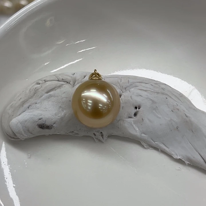 18K金镶嵌吊坠(不含链)海水珍珠12-13mm