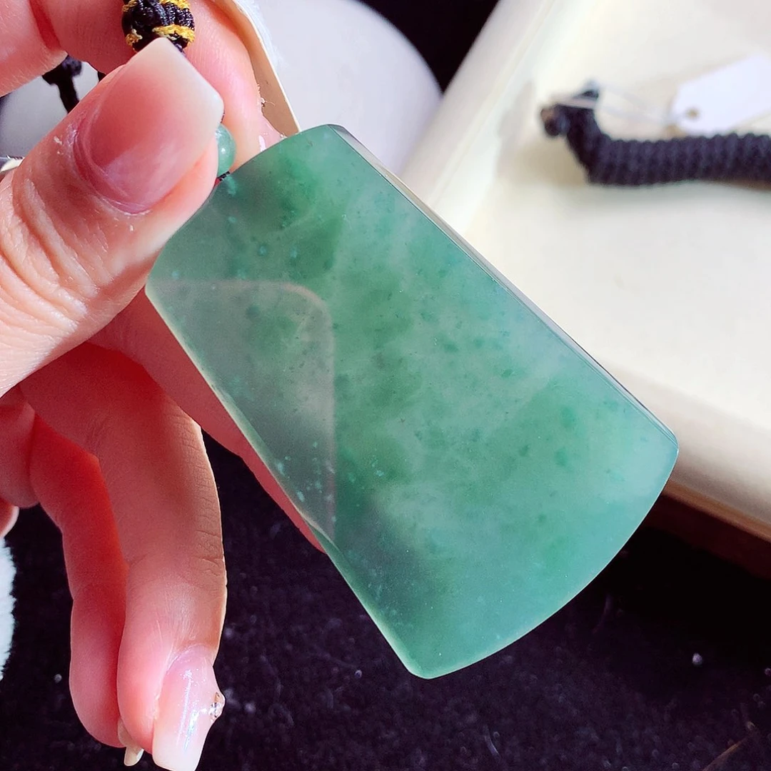 颈饰未镶嵌翡翠天然