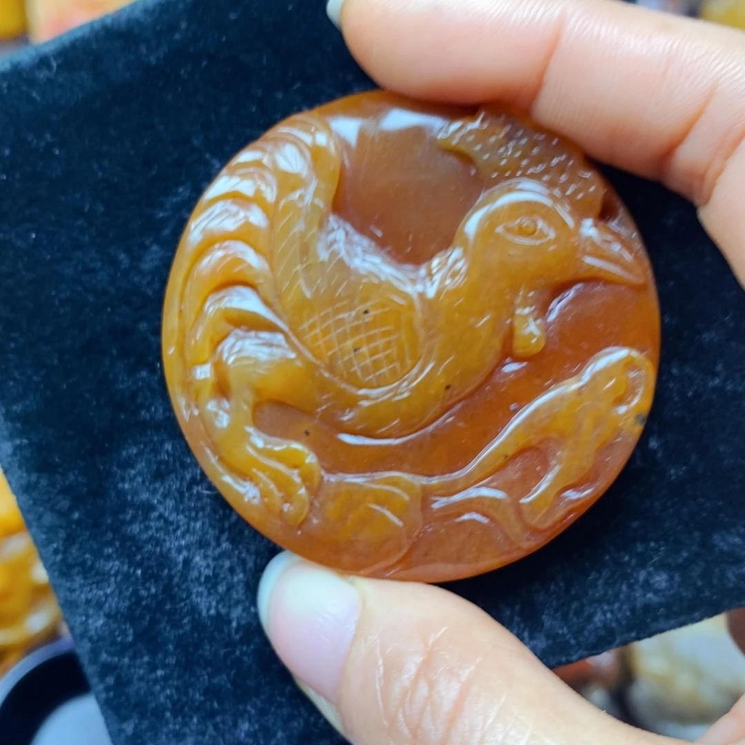 未镶嵌石英质玉（黄龙玉）颈饰
