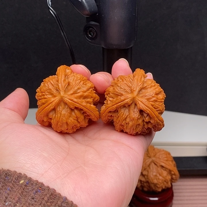 用***5文玩核桃吊坠白奔