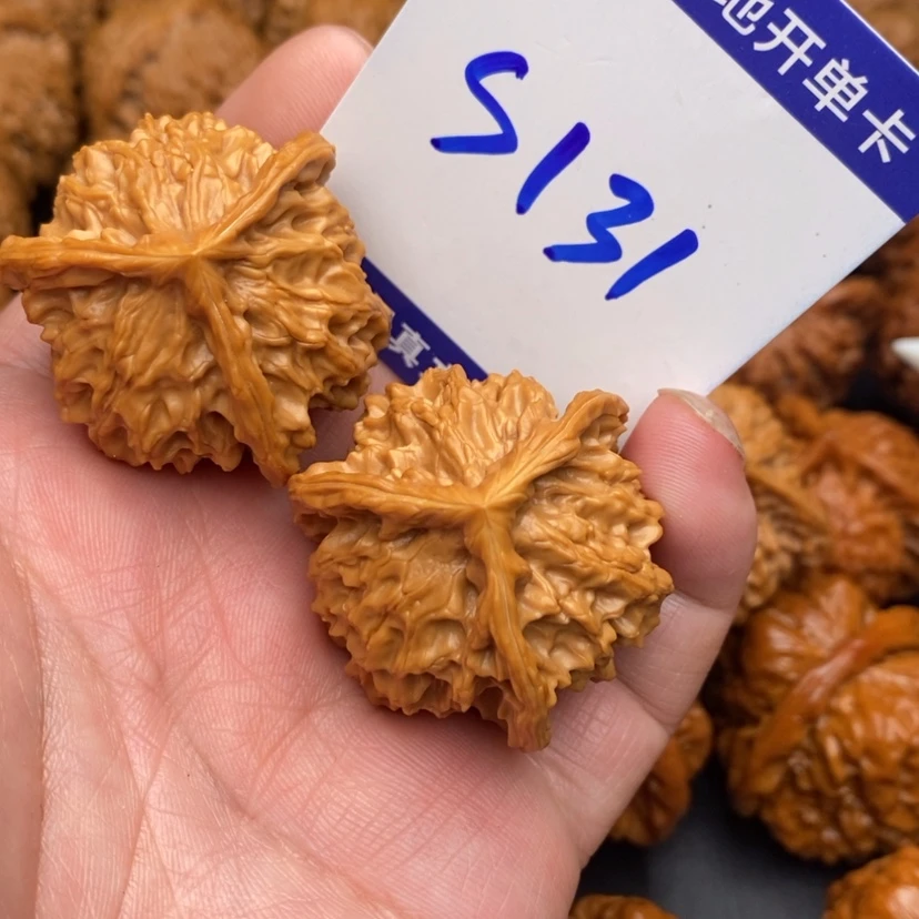 【闪购商品】文玩核桃把件最****真盘山三棱36