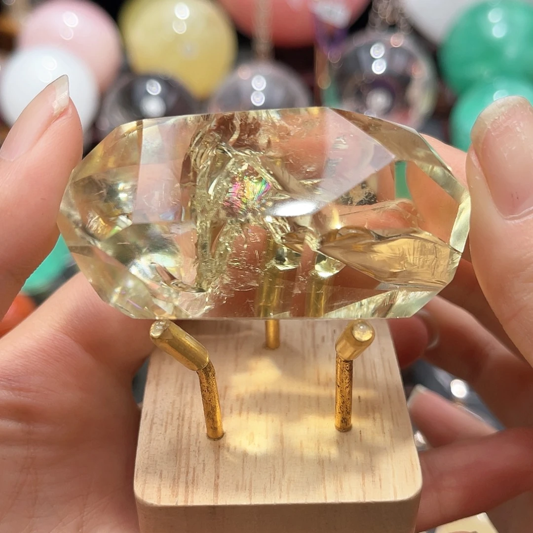 丹***缘未镶嵌珠宝半成品水晶6.88