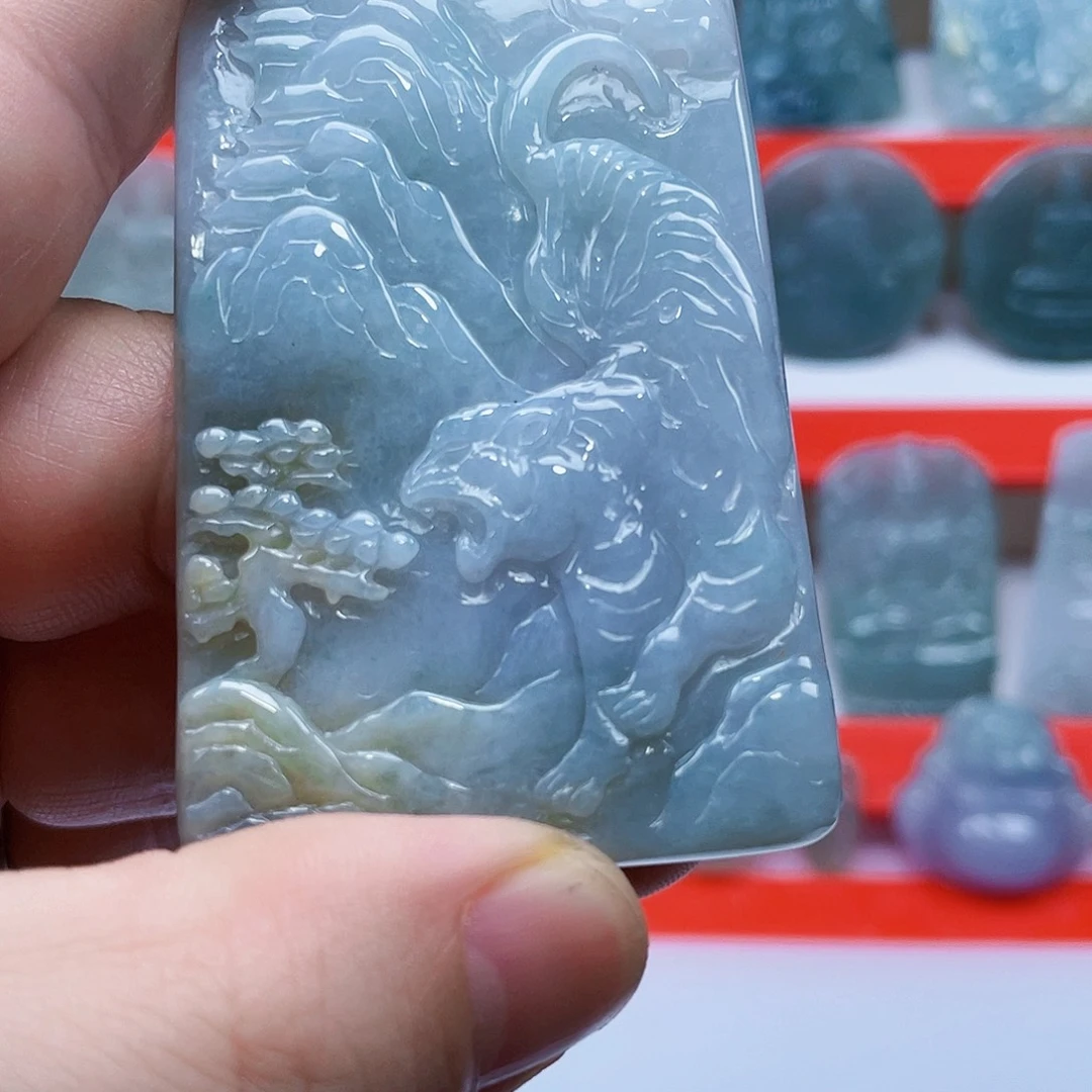 翡翠未镶嵌颈饰虎牌30