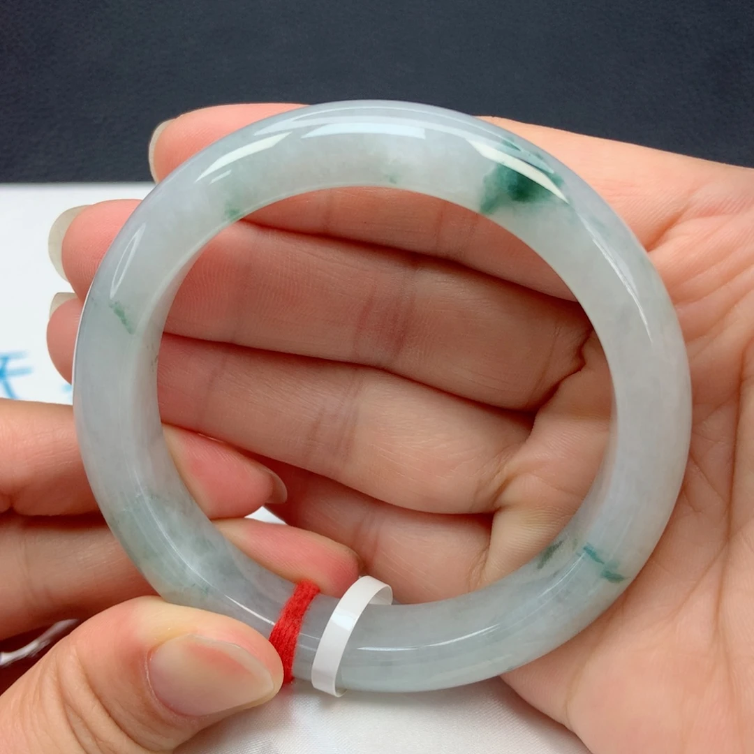 翡翠手镯未镶嵌56圈