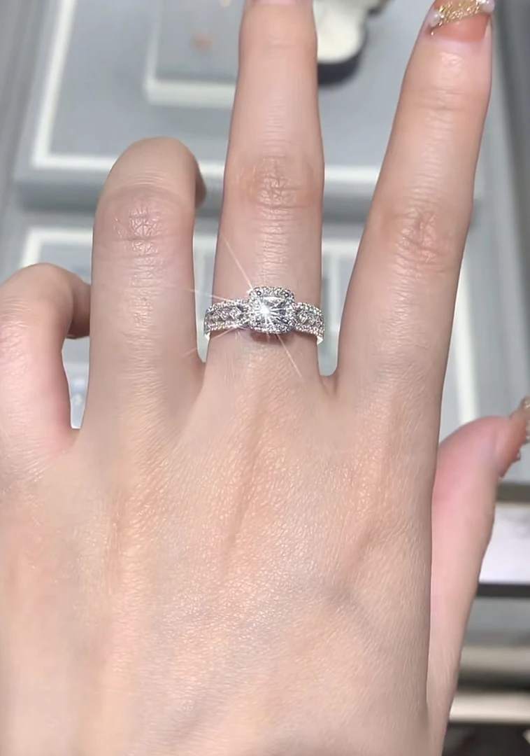 【蕾丝方包】时尚婚戒气质奢华女戒1克拉银戒轻奢