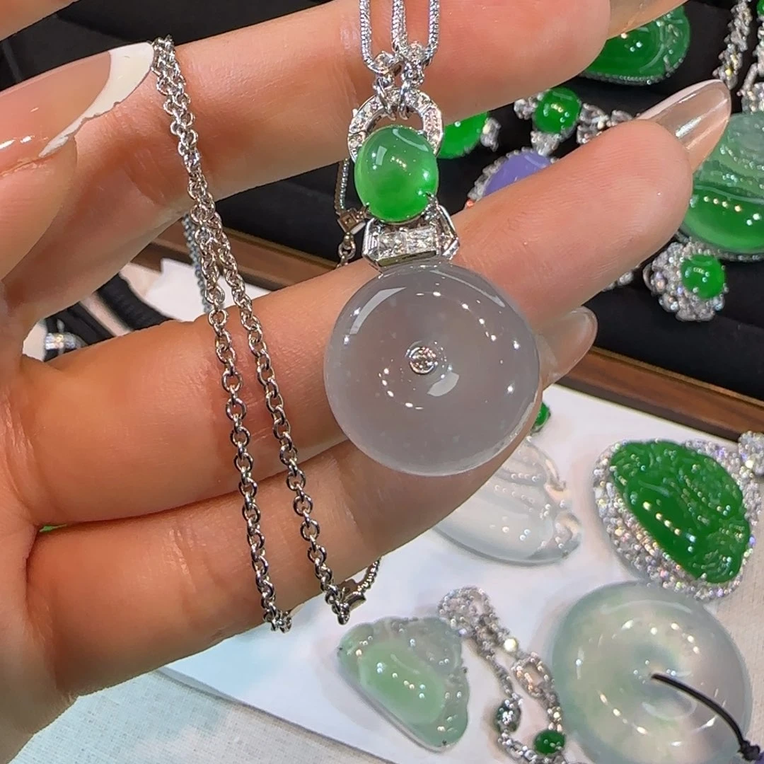 翡翠18K金镶嵌颈饰