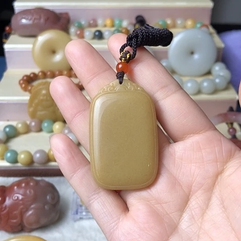 石英质玉未镶嵌颈饰