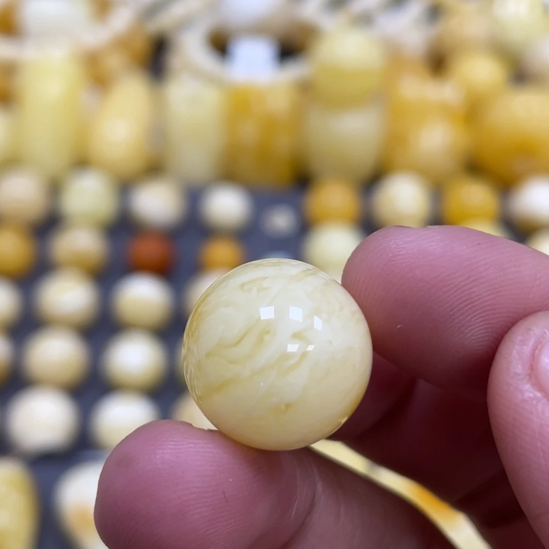 蜜蜡未镶嵌裸石16.6mm微瑕疵