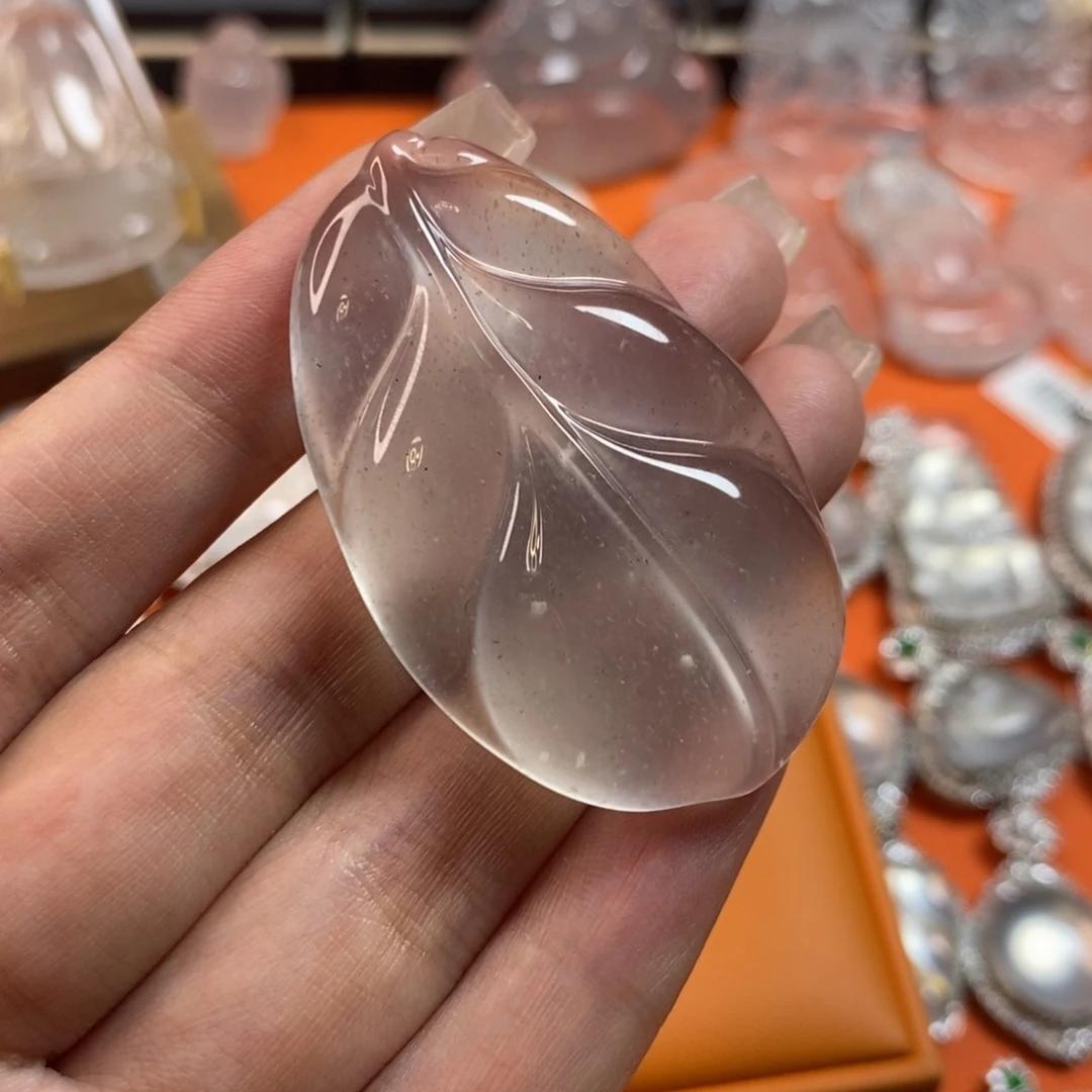 石英质玉未镶嵌颈饰