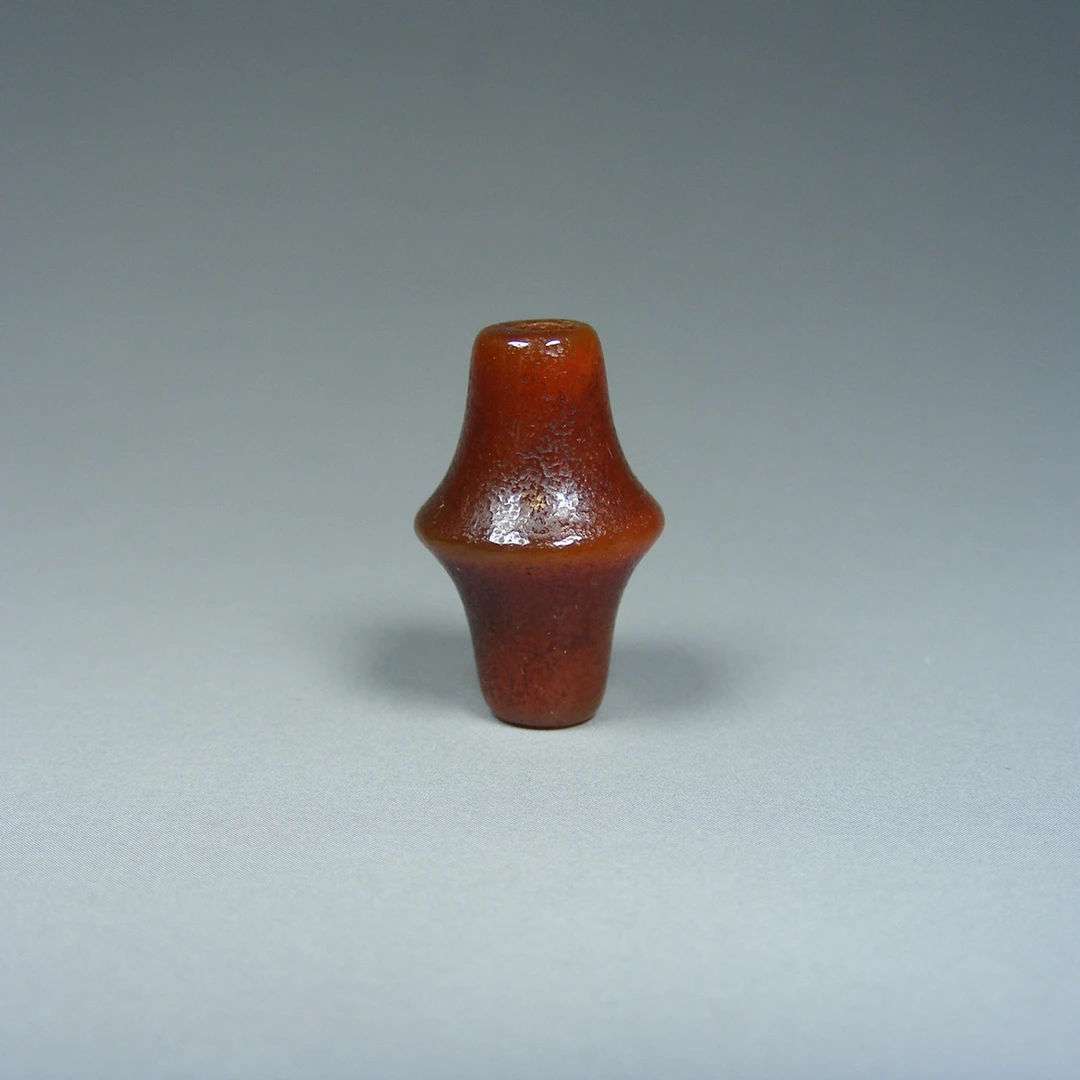 西亚几十年的红色缠丝玛瑙鼓腹碟型中号珠