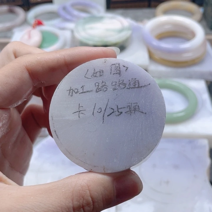 瑶***瑶未镶嵌手镯石英质玉定制