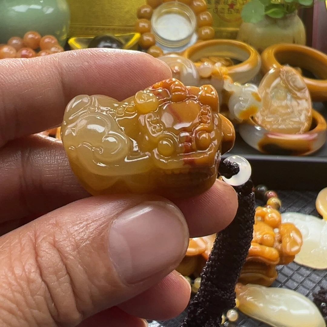 石英质玉未镶嵌颈饰