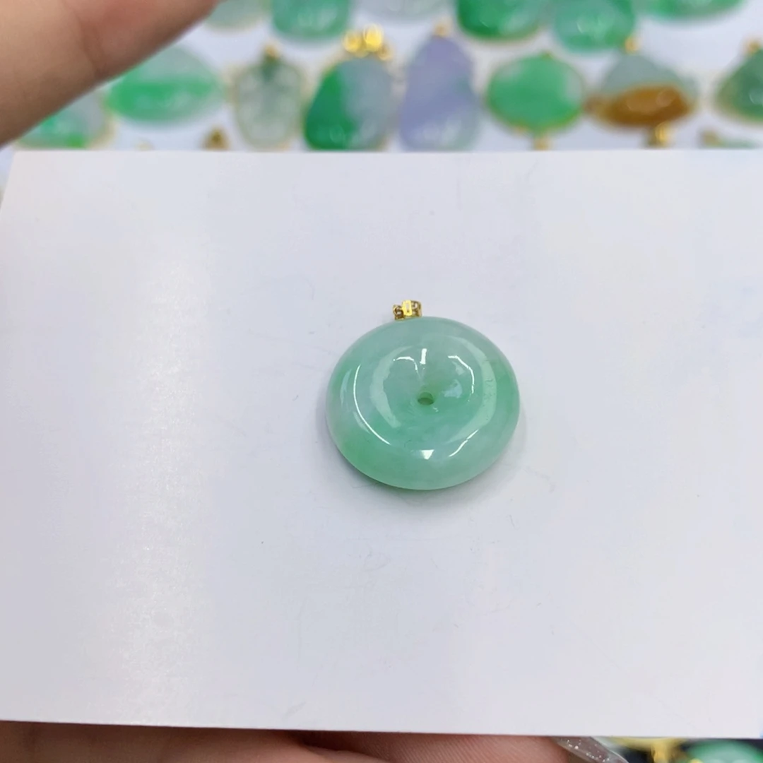 翡翠18K金镶嵌颈饰翡翠