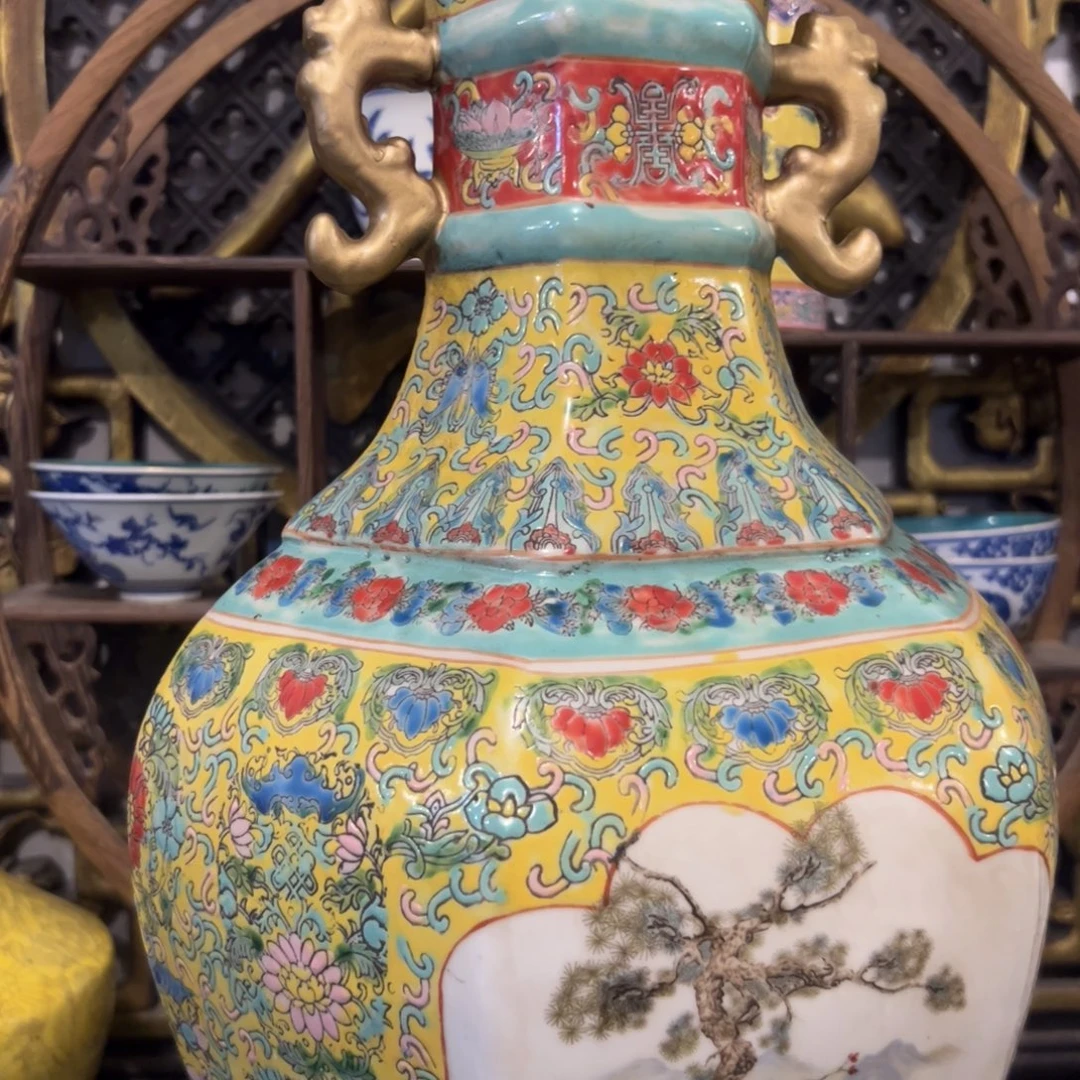 摆件珐琅彩双耳赏瓶极具收藏价值