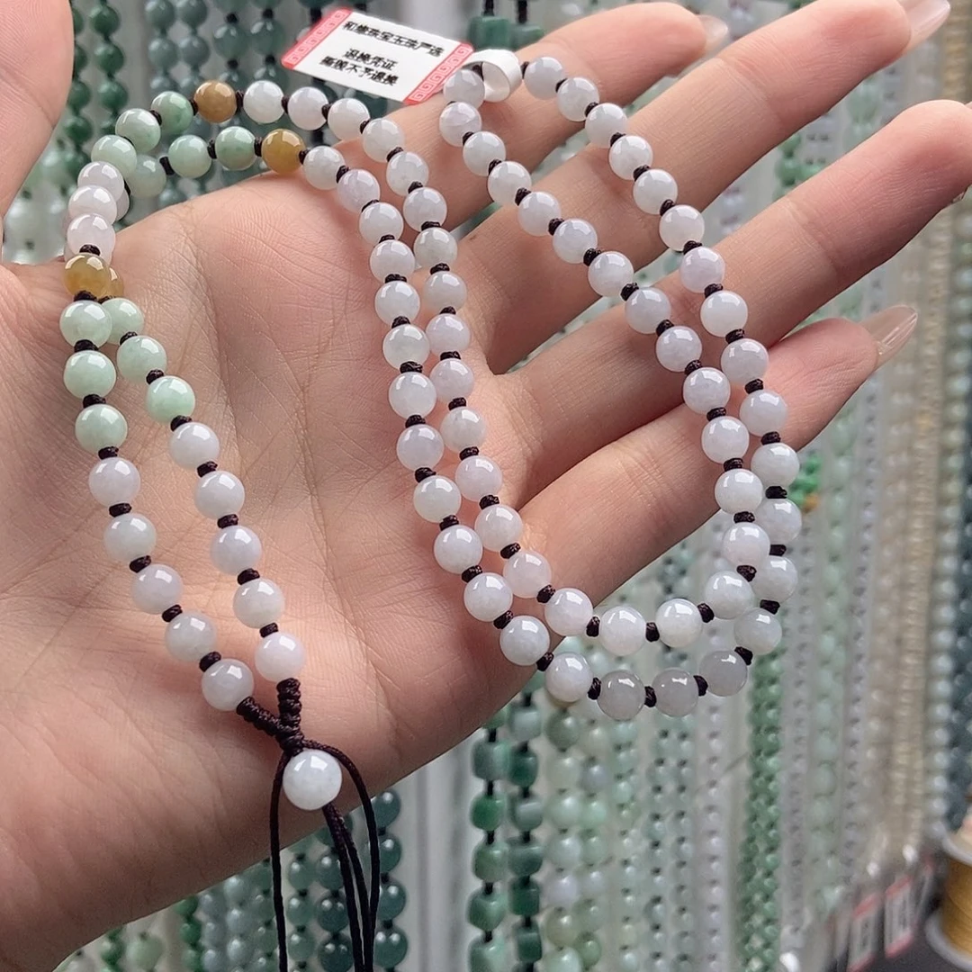 邹****翡翠未镶嵌颈饰翡翠5.6mm