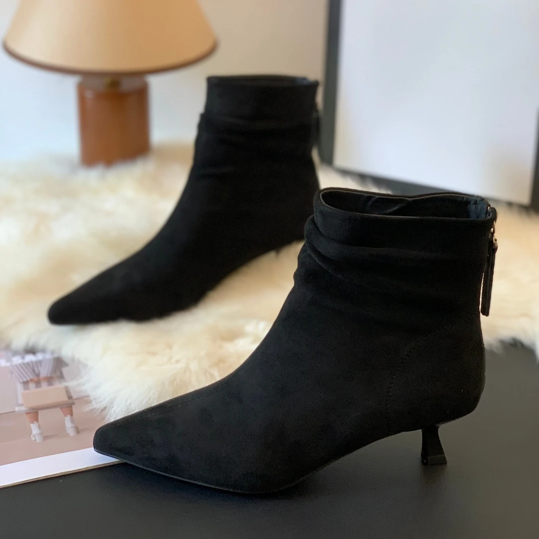 法式尖头细跟时髦褶皱时尚百搭短筒靴2025秋季爆款潮酷绒面马丁靴