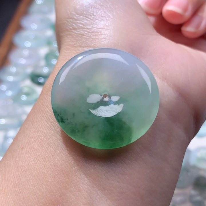 颈饰未镶嵌翡翠冰种飘花大平安扣