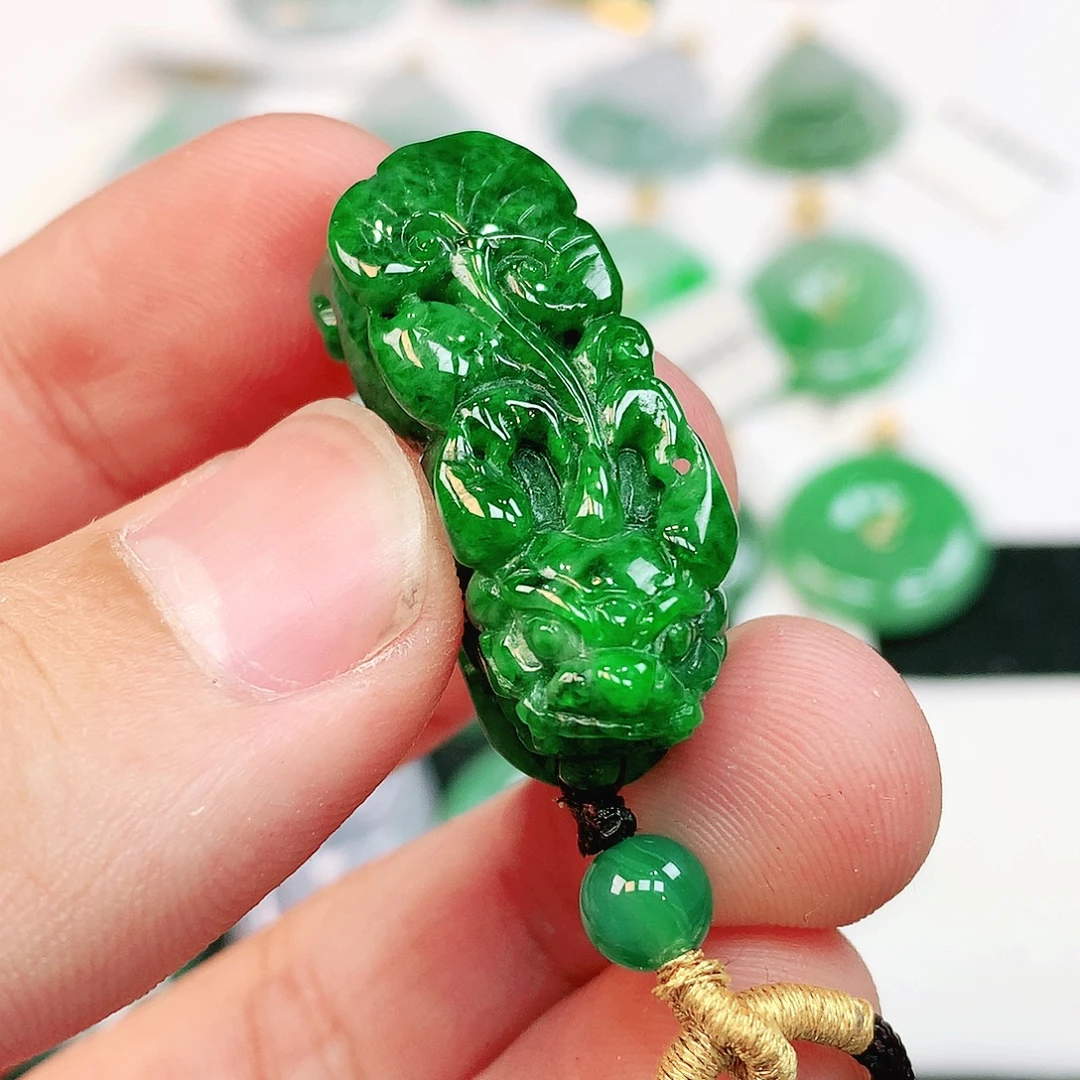 翡翠未镶嵌颈饰缅甸