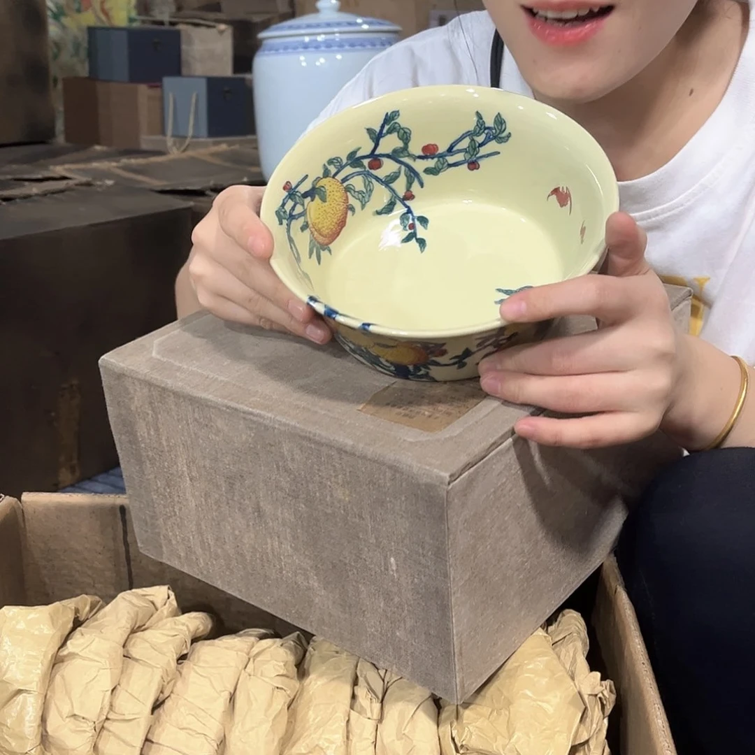 摆件////景德镇陶瓷器。黄。