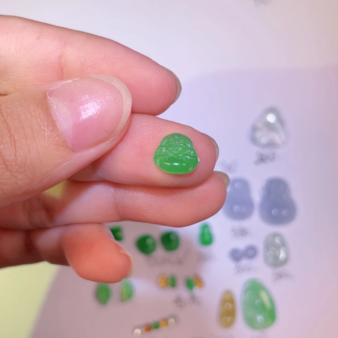 翡翠未镶嵌颈饰裸石