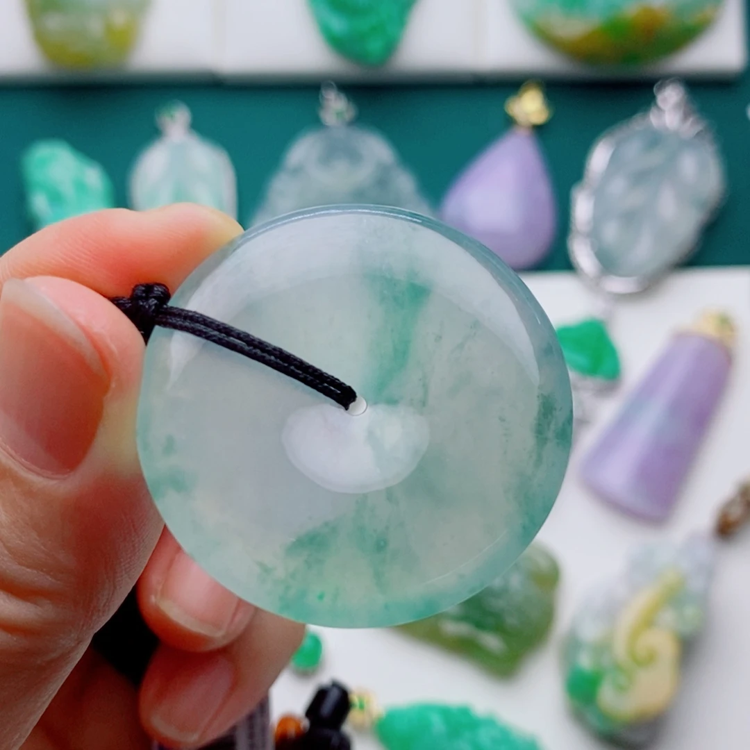 翡翠未镶嵌颈饰卡33