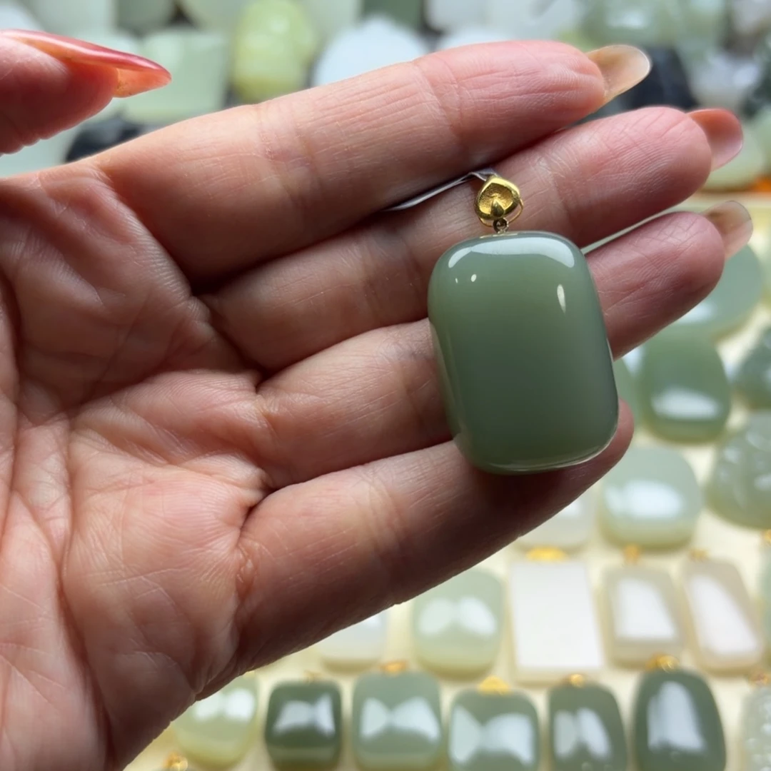 和田玉18K金镶嵌颈饰