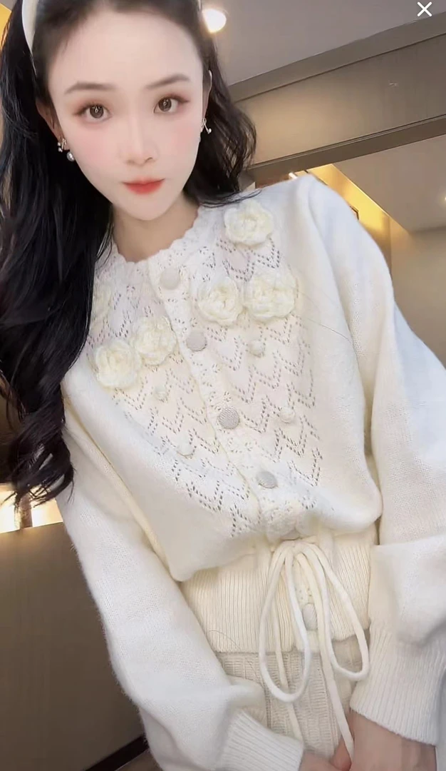 【秀宝女装】秋冬百搭立体钩花漏针抽绳毛衣XB3919