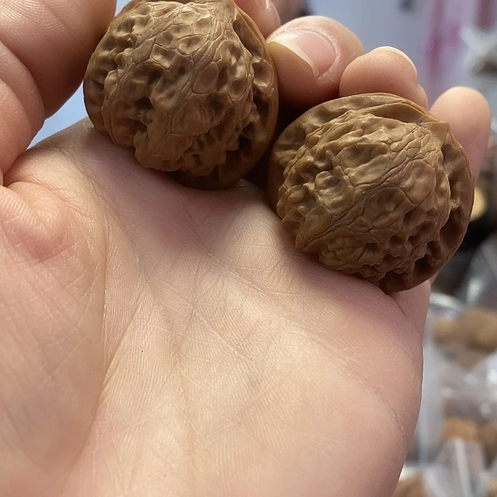 文玩核桃把件34.5宫灯红皮