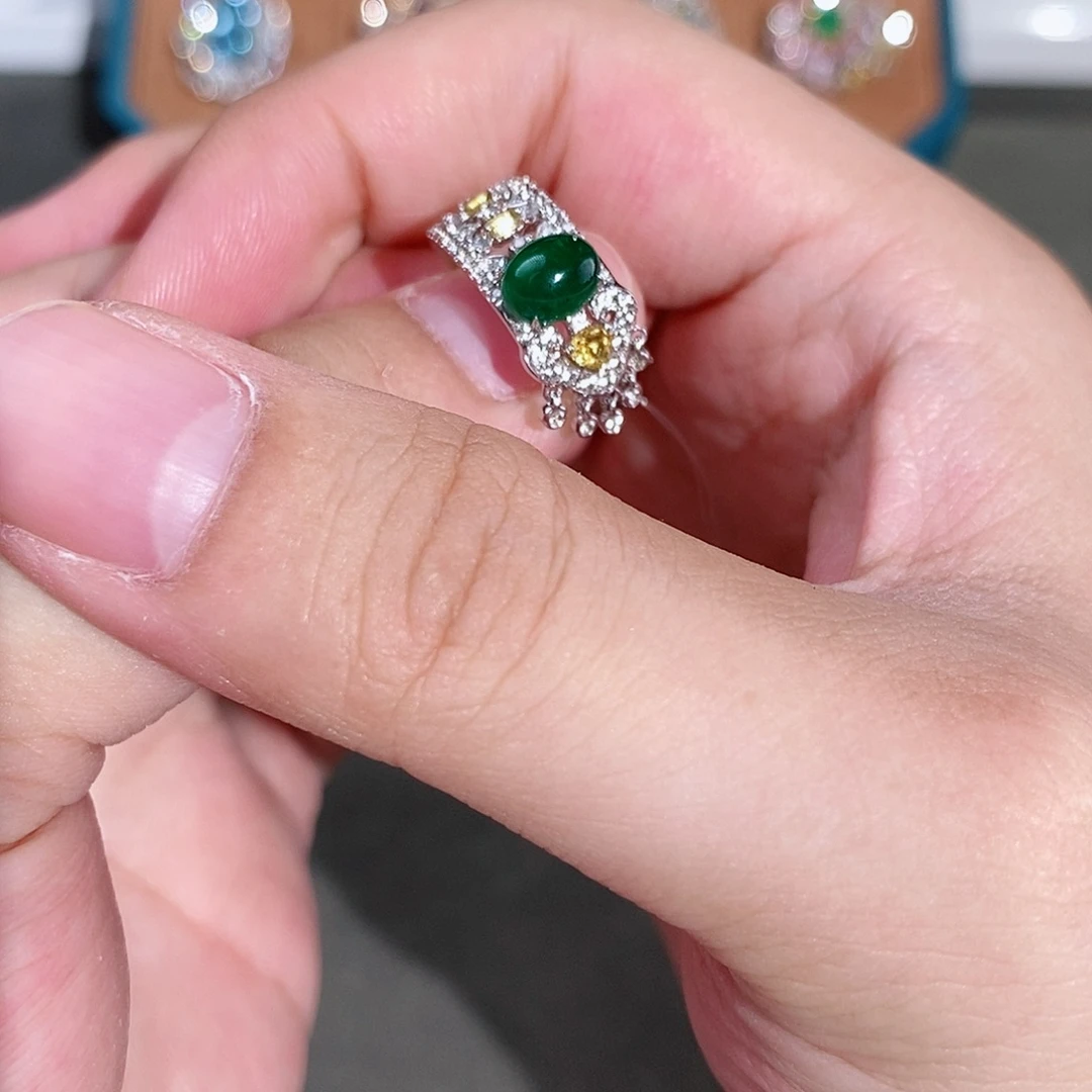 18K金镶嵌戒指祖母绿1.13ct