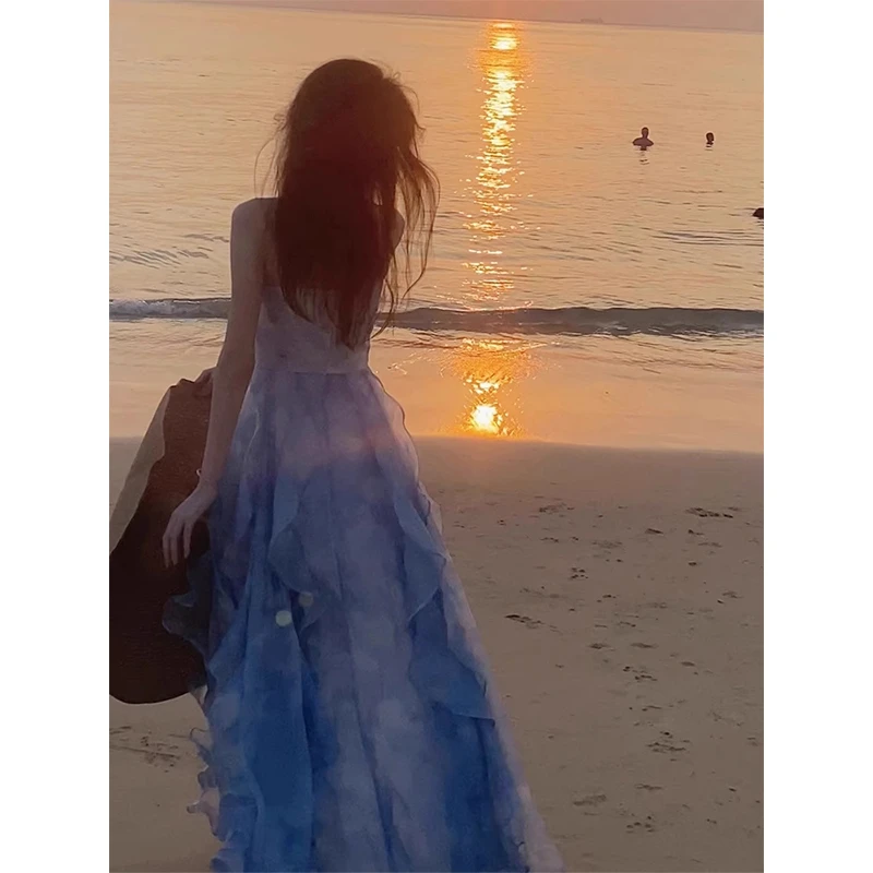 法式气质蓝色吊带连衣裙女夏季小个子收腰显瘦海边度假沙滩长裙子
