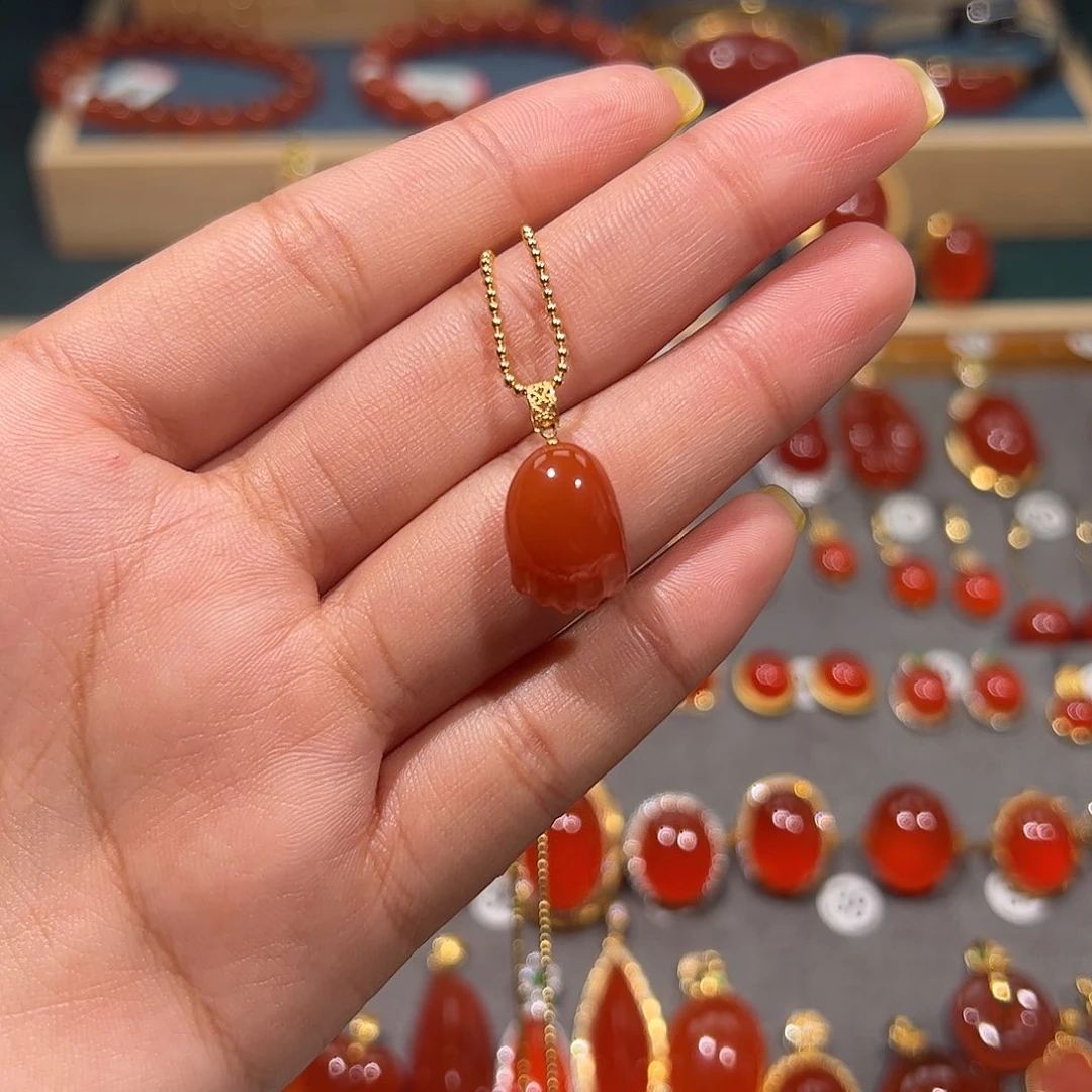 南红玛瑙18K金镶嵌颈饰