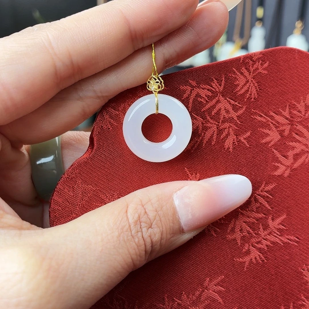 和田玉18K金镶嵌颈饰