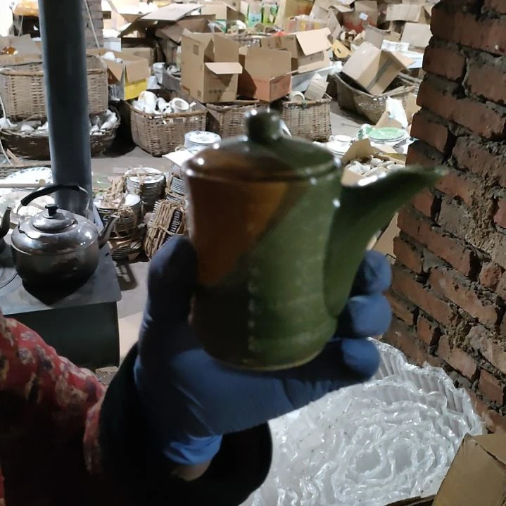 摆件盘子碗茶壶啥都有