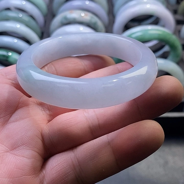 翡翠未镶嵌手镯8、正