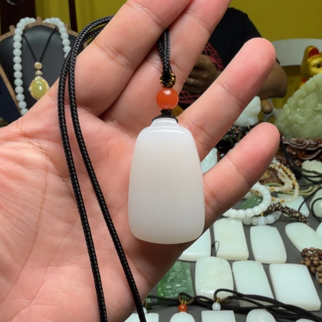 和田玉未镶嵌吊坠(赠链)