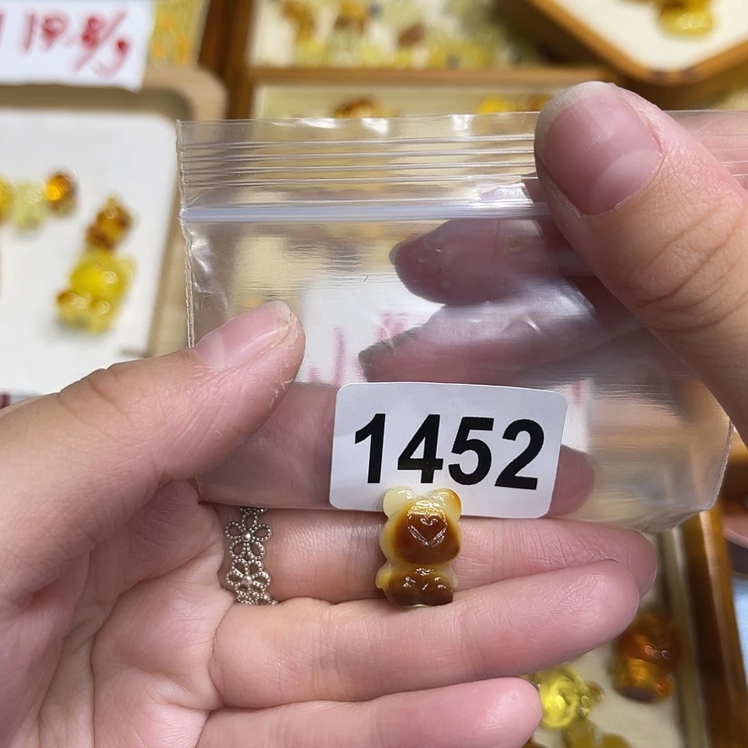 琥珀未镶嵌颈饰蜜蜡