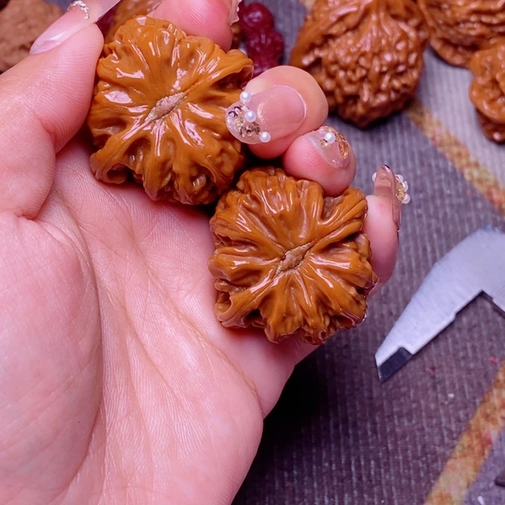 文玩核桃把件白狮子狮子头