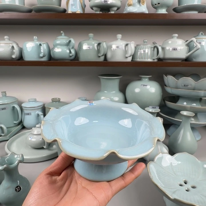 懒***王瓷片汝瓷花口高足果盘圈足烧天青釉微微微瑕165