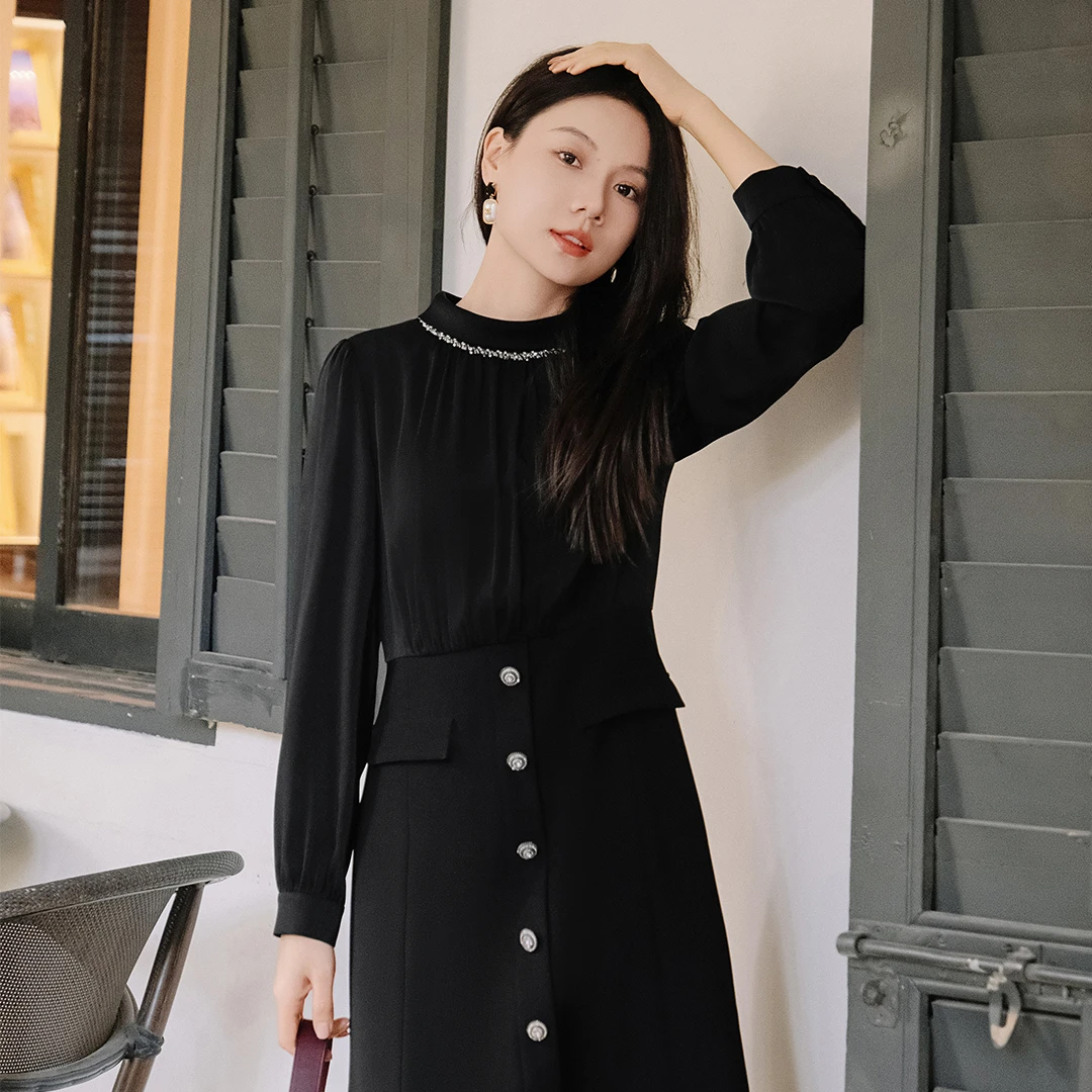 谭飞【星途璀璨连衣裙】2025年早春新款黑色气质优雅半高领长袖裙子