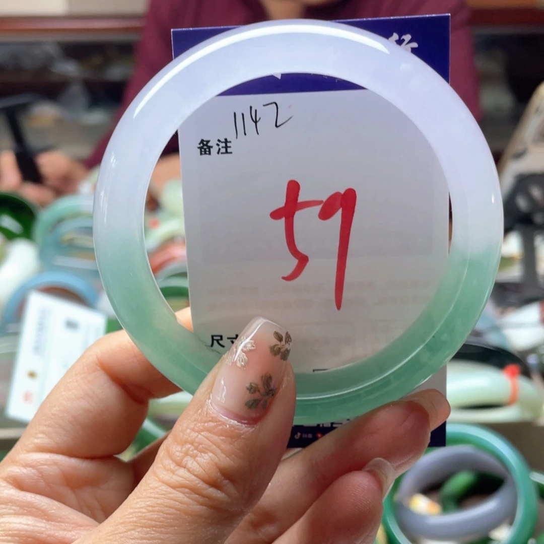 石英岩玉未镶嵌手镯